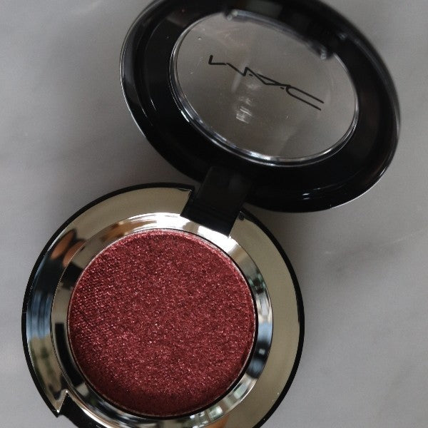 MAC Dazzleshadow Extreme Royal Ruby Eyeshadow Metallic Glitter Shimmer Smooth Lightweight Travel Compact Single Red Pink